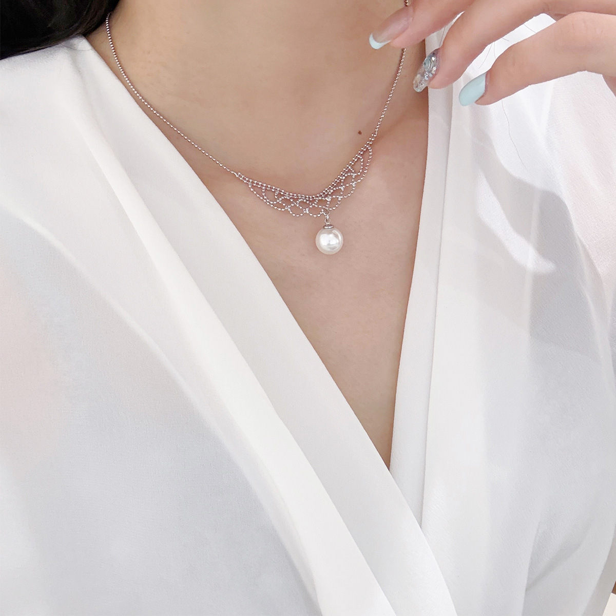 Vintage Fashion Tiktok - TikTokで話題沸騰中！シンプルで上品なゴールド＆シルバーカラーの銅製ネックレス、パールチャーム付きセーターチェーン