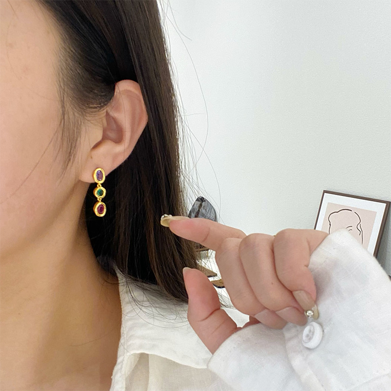 TikTokで話題沸騰中！アンティーク調の紫・赤・緑のジルコ - Vintage Fashion Tiktok のレビューと価格