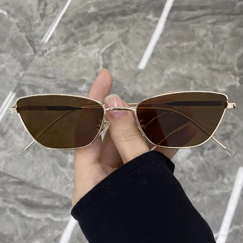 女性用ファッションキャットアイサングラス クラシックな反射防 - Vintage Fashion Glasses のレビューと価格