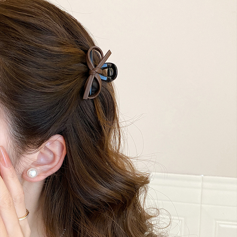 ヴィンテージレザーボウ小さなヘアクロー女性女の子のための甘い - Vintage Fashion Ornaments のレビューと価格