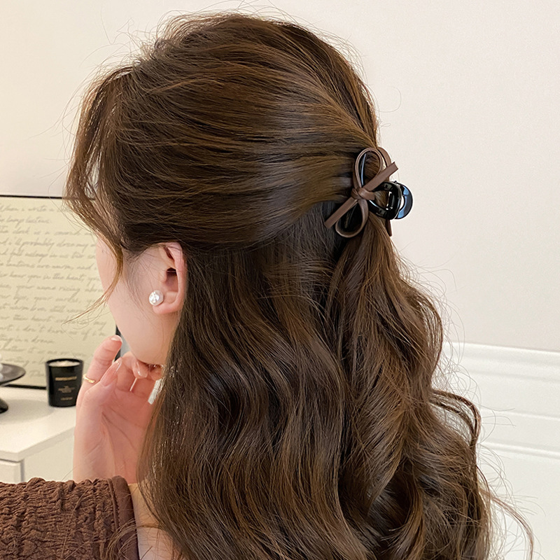ヴィンテージレザーボウ小さなヘアクロー女性女の子のための甘い - Vintage Fashion Ornaments のレビューと価格